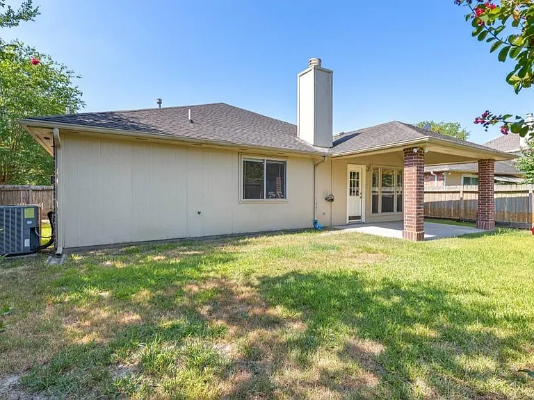 21812 Whispering Forest Dr — Photo 21