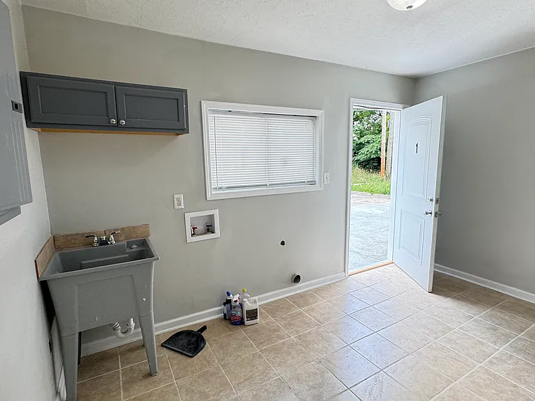711 W Charles St #2 — Photo 12