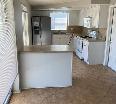 3rd image of 3228 Primrose Dr