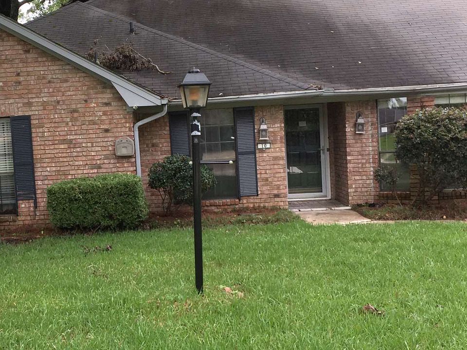 1st image of 10 Woodfern Ln