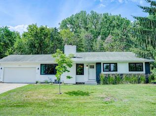 754 Mohican Ln, Mendota Heights, MN 55120