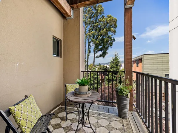 574 48th St APT 302, Oakland, CA 94609