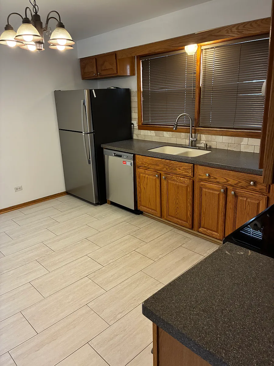Building Photo - 5851 N Washtenaw Ave #2
