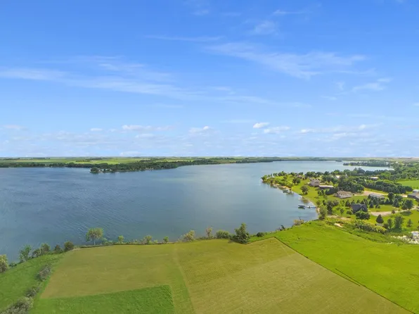 1 Lipinski Ln, Hendricks, MN 56136