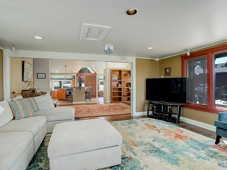 22920 Pinecrest Rd — Photo 8