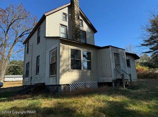 110 Coral Ln, Mount Pocono, PA 18344