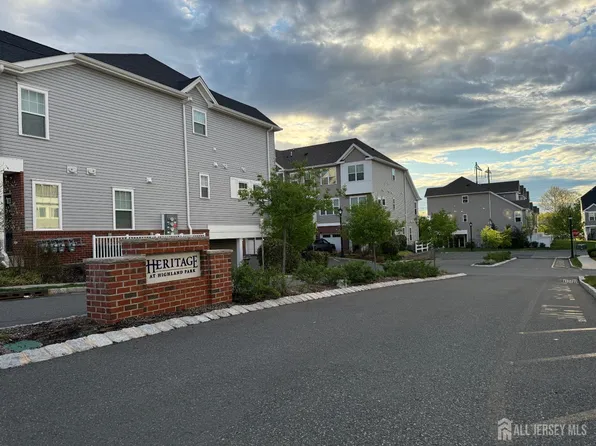 302 Dickson Ct, Highland Park, NJ 08904