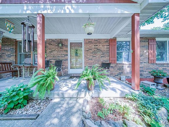 2nd image of 909 Cypress Dr