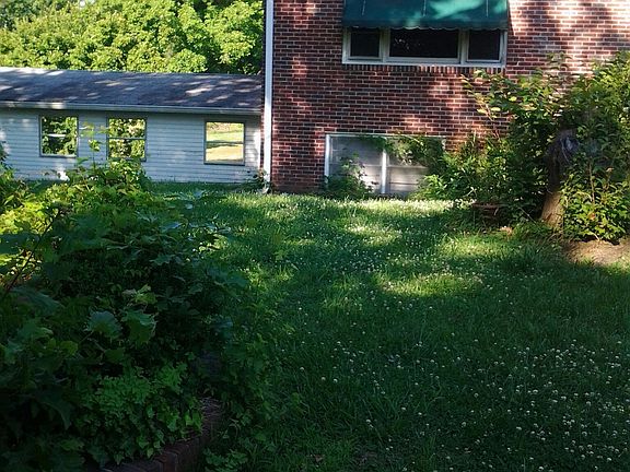 3rd image of 421 Maxwell Ln