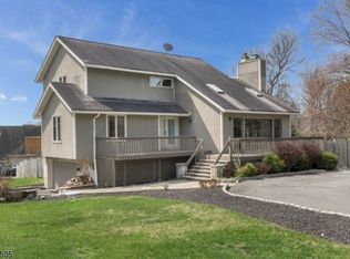 1 Elizabeth Ln, Andover, NJ 07821