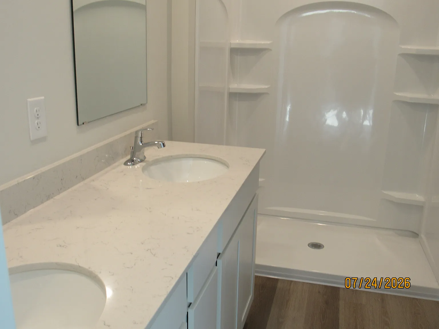 3 bed, 2.5 bath, 1818 sqft, $2,300 — Photo 3