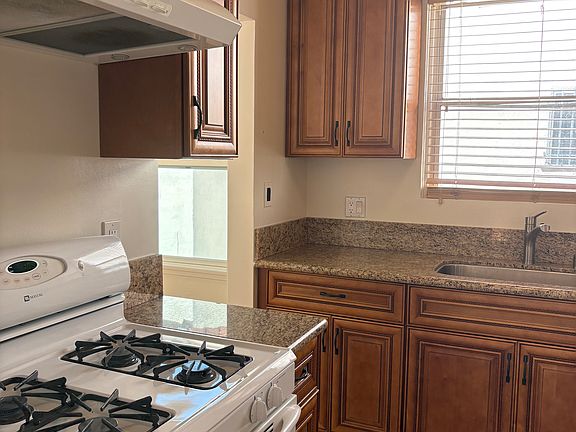 5th image of 524 1/2 N Genesee Ave #524-1/2