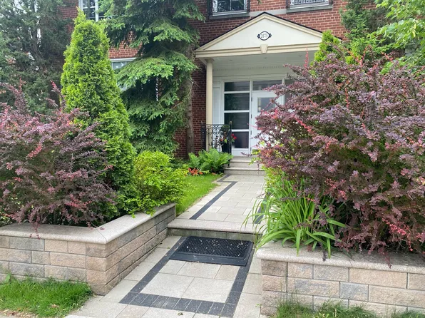 2675 Bloor St W, Toronto, ON M8X 1A4