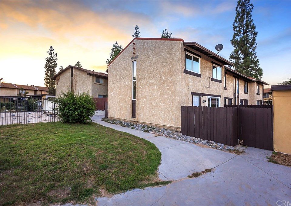 1st image of 7965 Pinehurst Dr