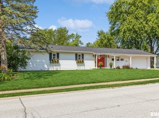 2710 Olympia Dr, Bettendorf, IA