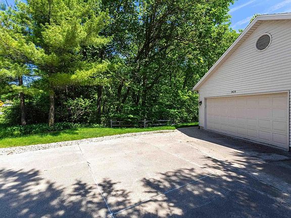 4th image of 3434 Valley Dr