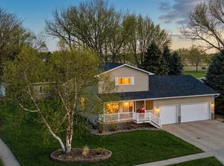 1804 Augusta Dr, Vermillion, SD 57069