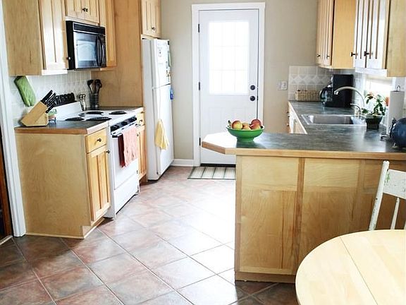 Custom Kitchen, Ceramic Tile Floor