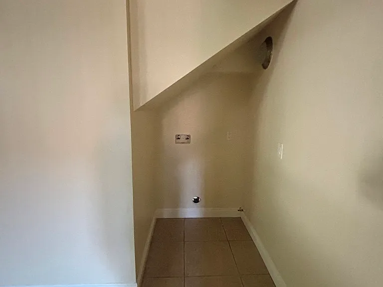 148 E 84th Pl — Photo 5