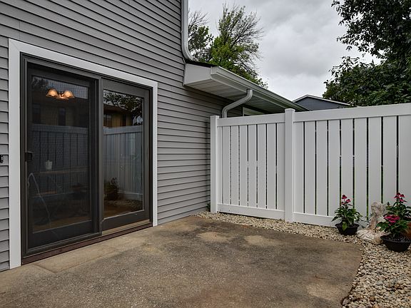 4th image of 28 Brookside Pl