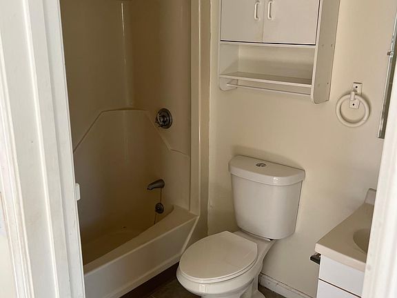 5th image of 402 River St APT 3C