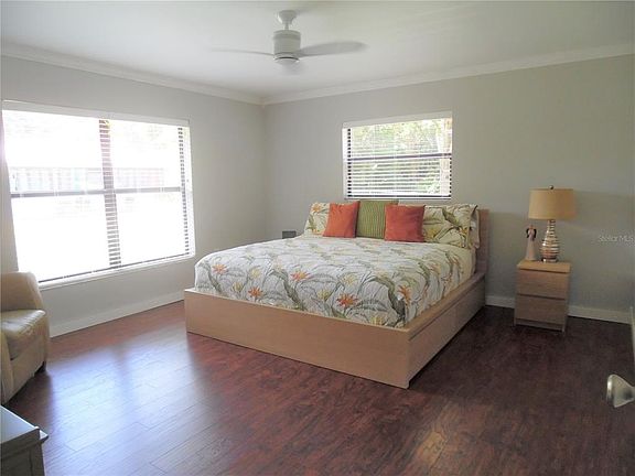 4th image of 4 Pine Ct
