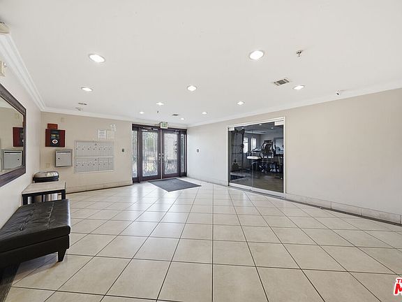2nd image of 956 S Wilton Pl APT 203