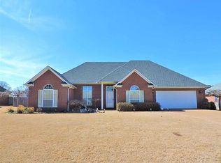 157 Walnut Trace Dr, Jackson, TN 38305