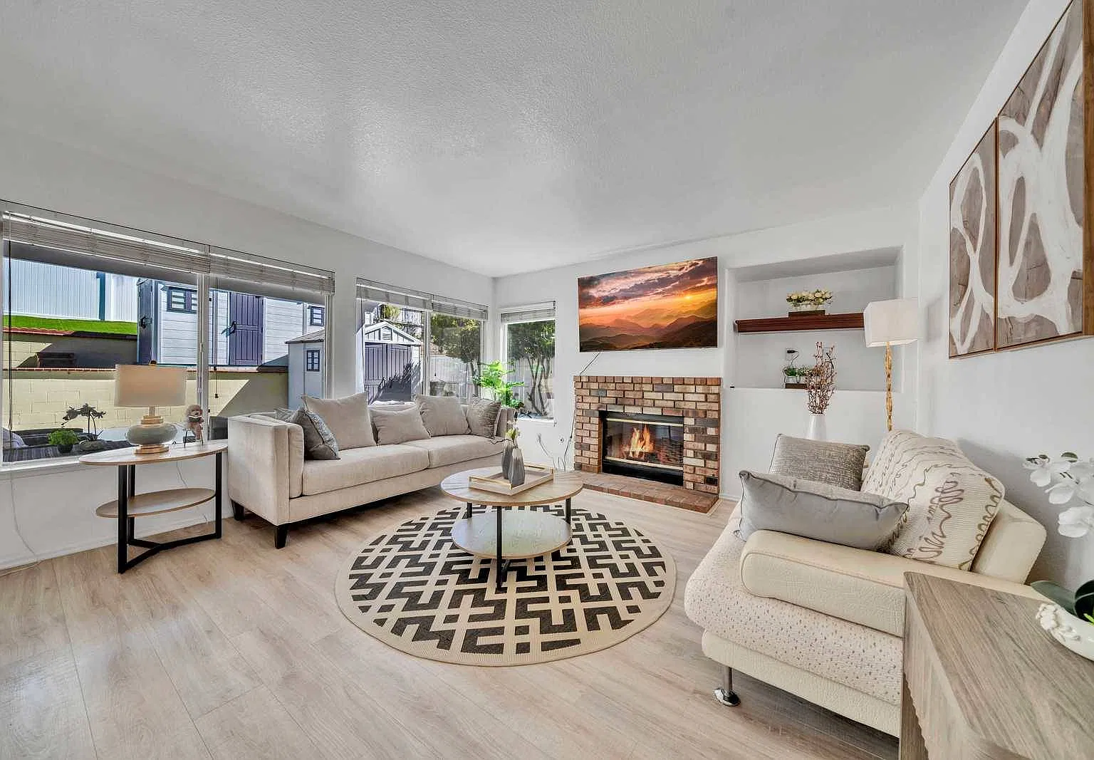 5 bed, 2736 sqft, $8,000 — Photo 1