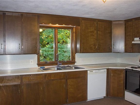 5th image of 21 Intervale Dr