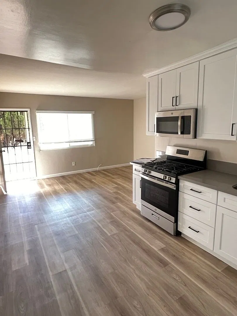 1236 N Westmoreland (RR) — Photo 1