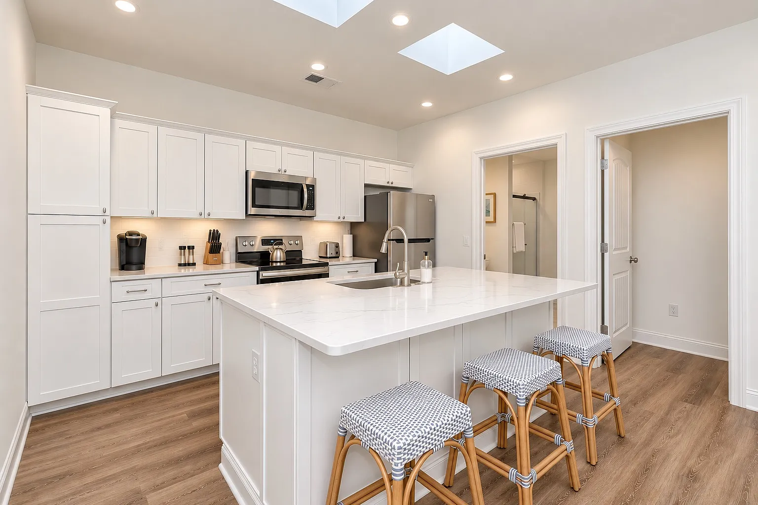 2 bed, 1000 sqft, $1,800 — Photo 1