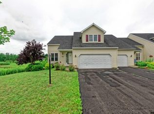 31A Pointe West Dr, Halfmoon, NY 12065
