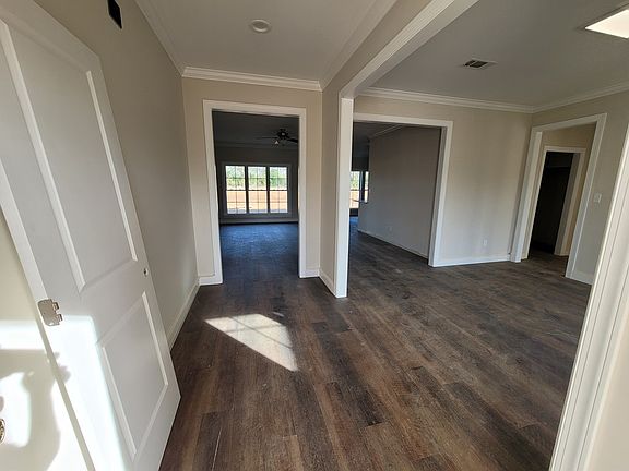 3rd image of 231-51 Hollister Dr