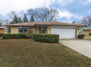 1703 N Laurel Dr, Mount Prospect, IL 60056
