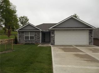 904 Highland St, Pleasant Hill, MO 64080