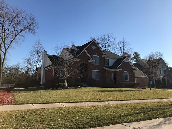 2nd image of 27266 Oxford Dr