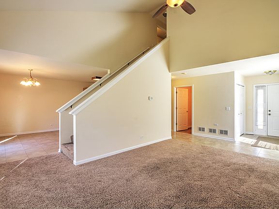 4th image of 410 Kammes Ct #410