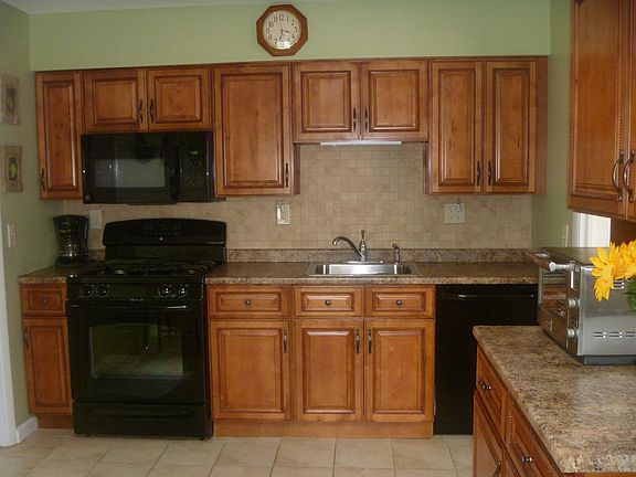 3rd image of 69 Avenue E