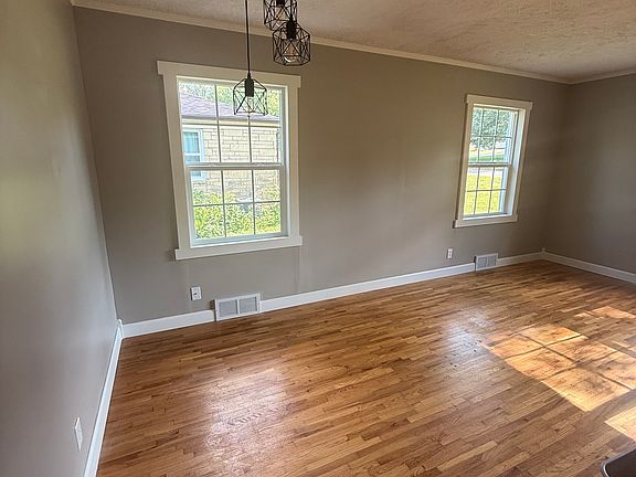 4th image of 2934 S 42nd St
