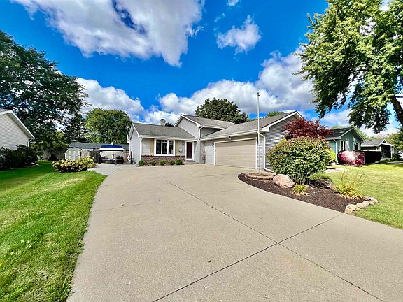 3rd image of 2205 Clover Ln