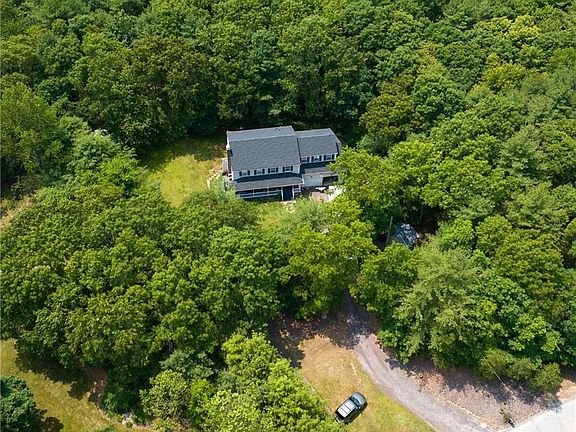 5th image of 33 Linden Ln