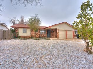 1044 NW 6th St, Moore, OK 73160