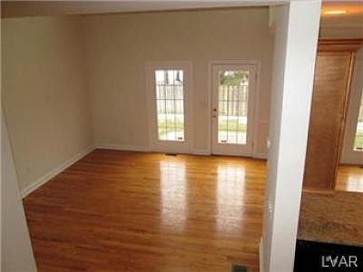 3rd image of 932 Greenhouse Dr
