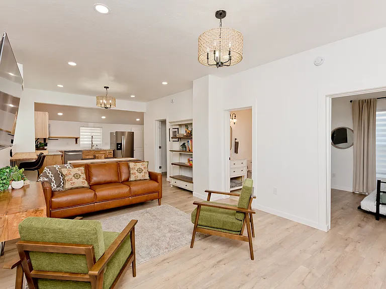 241 Gunnison Ave — Photo 11