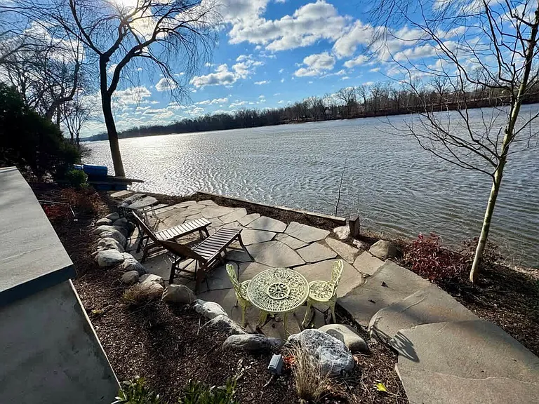 River Dr — Photo 12