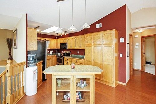 5th image of 1091 243rd Ave NE