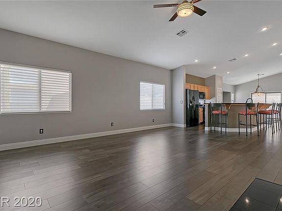 5th image of 83 Pine Bay Ct