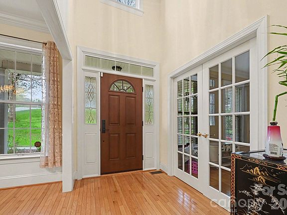 3rd image of 9601 Twin Falls Ct