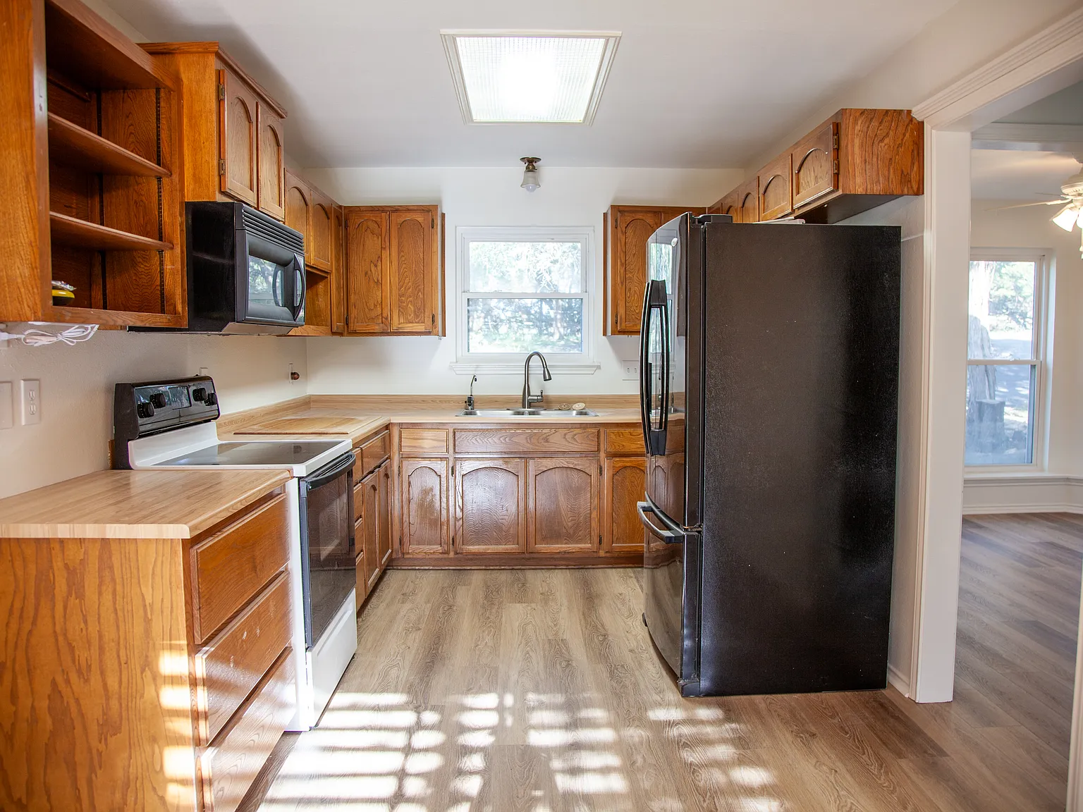 3 bed, 1700 sqft, $2,900 — Photo 3
